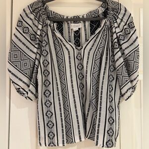 Velvet (brand) Women's Black and White Patterned Top